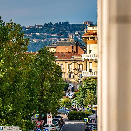 公寓 Locazione Turistica L'aurora 阿尔巴